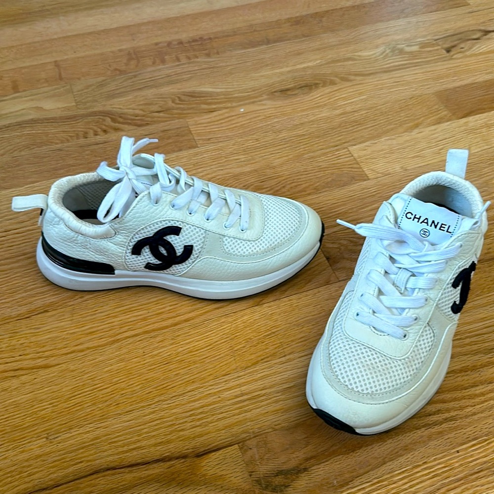 CHANEL Sneakers